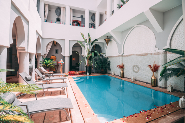 Boutique Riad ou Hôtel : Pourquoi Choisir un Riad de Charme à Marrakech ?