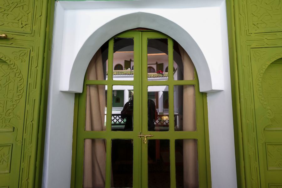 Porte vo&ucirc;t&eacute;e donnant sur le patio